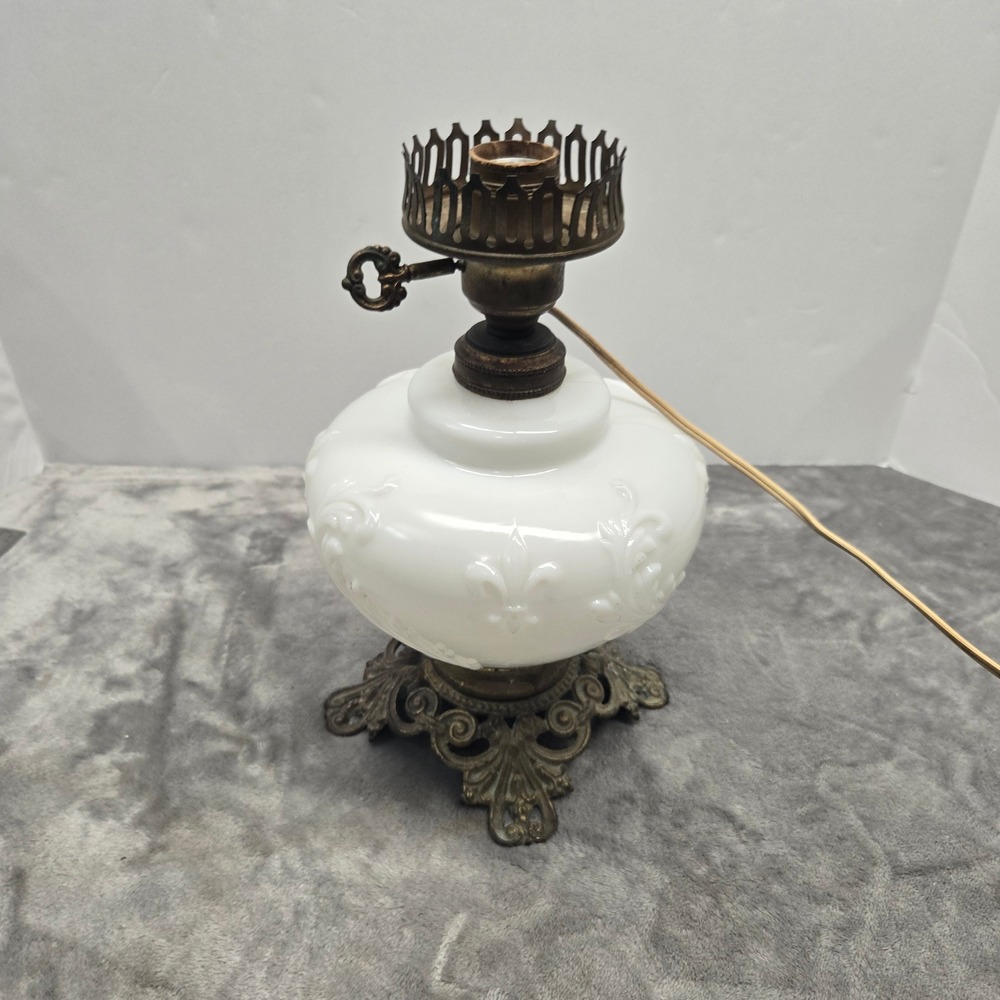 Vintage‎ Milk Glass Fleur De Lis Electric Table Lamp Ornate Metal Base 11.5in